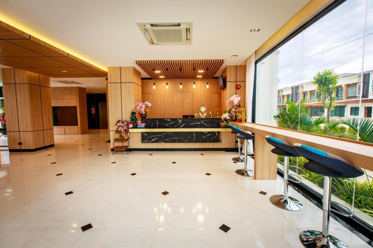 Siri Hotel Lumphun Ban Pa Daet Exterior photo