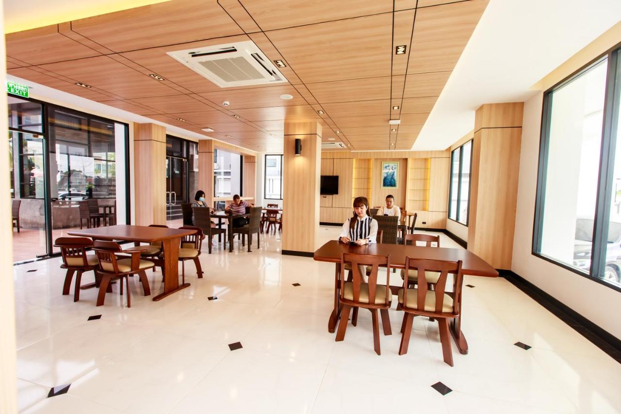 Siri Hotel Lumphun Ban Pa Daet Exterior photo